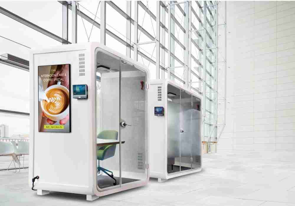 优游UB8子公司达擎之智慧行动办公舱，，，，采用PDLC智能调光玻璃设计，，，透过通电与断电的电流切换，，，呈现透明与雾面效果，，具节能降耗特性并兼顾隐私，，确保信息安全