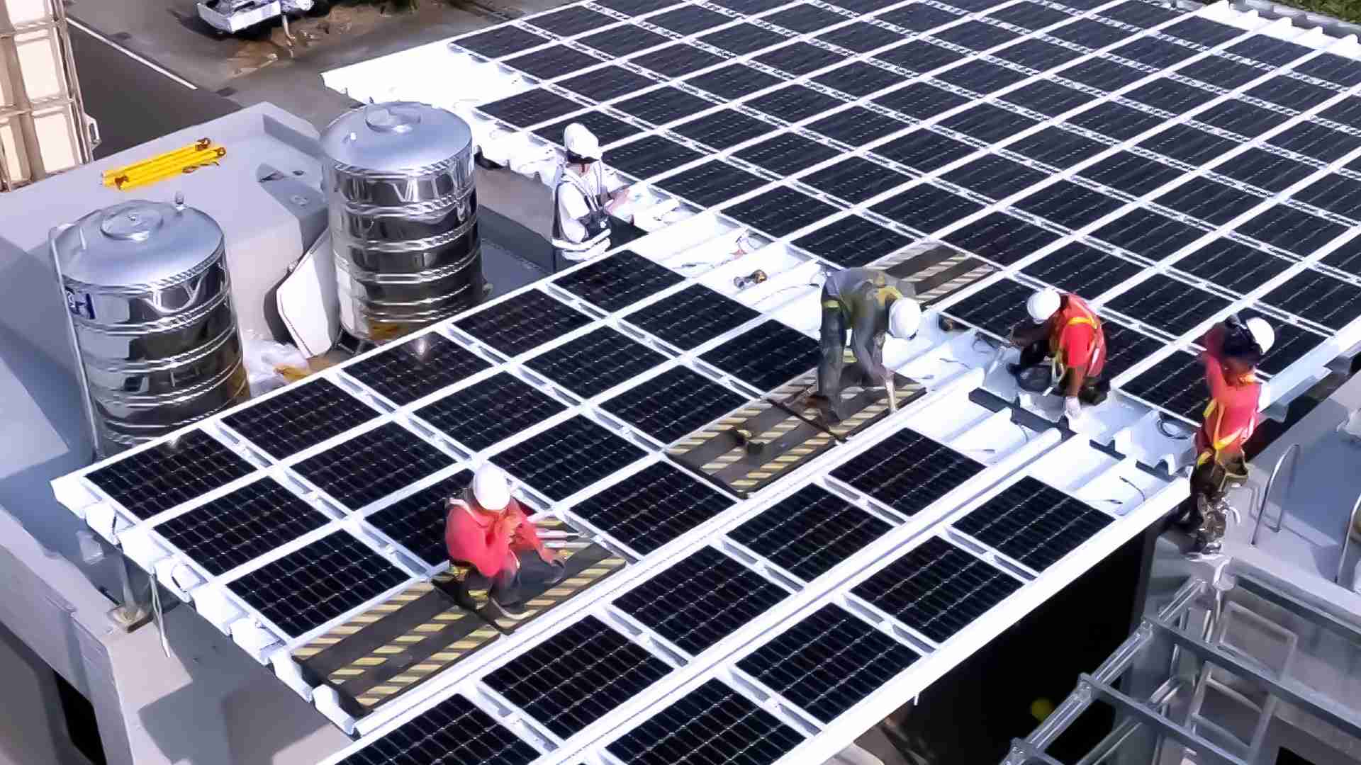 优游UB8着力于替代能源之技术研发，，如光电浪板的相关制程、、、、设备与产品，，，其中所开发之光电整合型浪板，，减少传统金属支架安装，，，，更提升耐候度，，，可广泛运用于多元场域，，，，并辅助建筑达到净零碳排目标